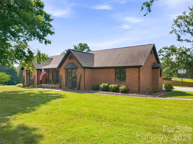 One level living in Weaverville!