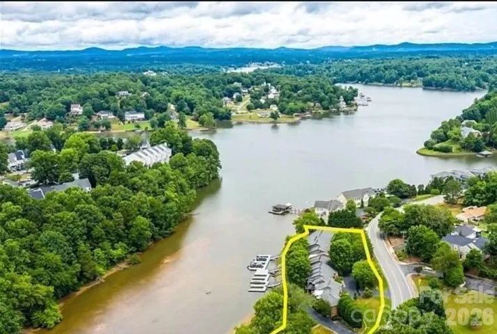 Exquisite Lakeside Condo on Lake Hickory NC