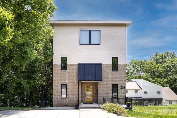 Biddleville 3 Bedroom, 3 Bath single family home with large deck hardwoods throughout, views of uptown Charlotte