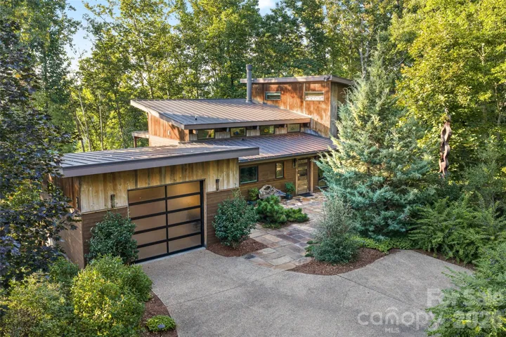 Mountain contemporary home with Oak and Cypress exterior.