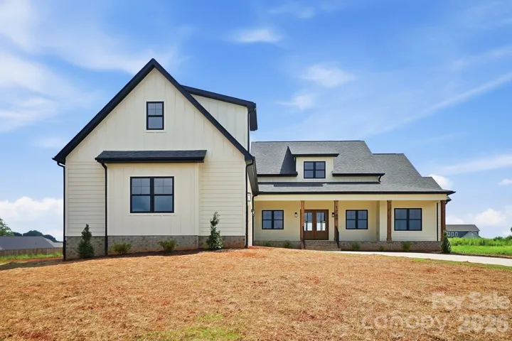 Welcome home to 1249 Stonegate!