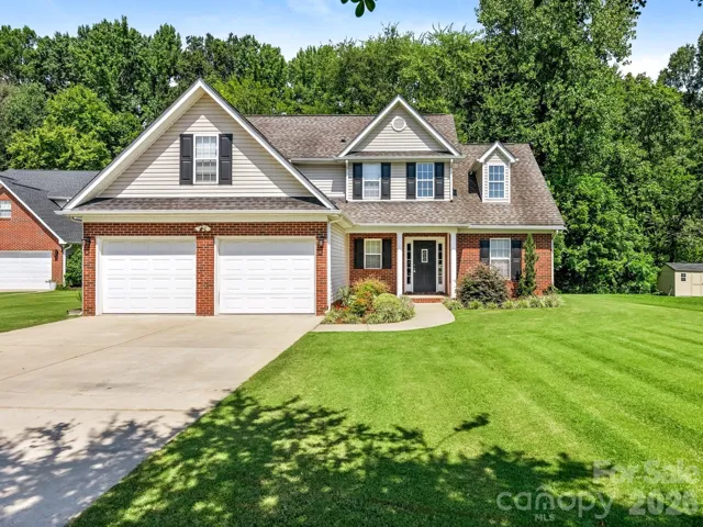 Beautiful front yard & entry.