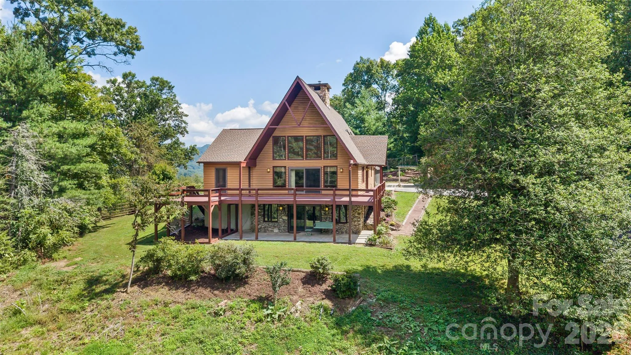 16 Spruce Way, Fairview, North Carolina 28730