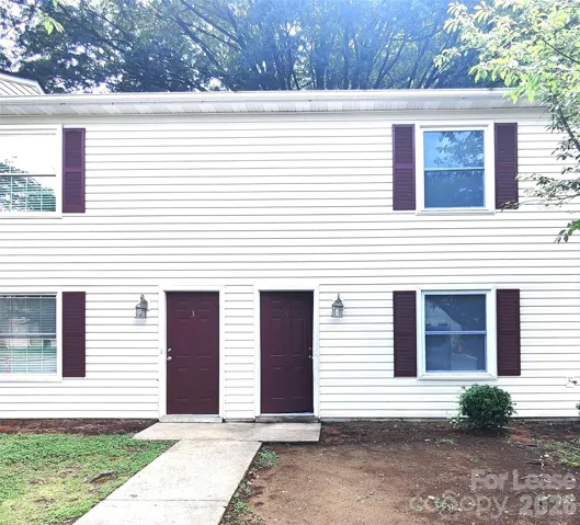 Welcome home to this adorable 2 story townhome in convenient Yorkwood area!