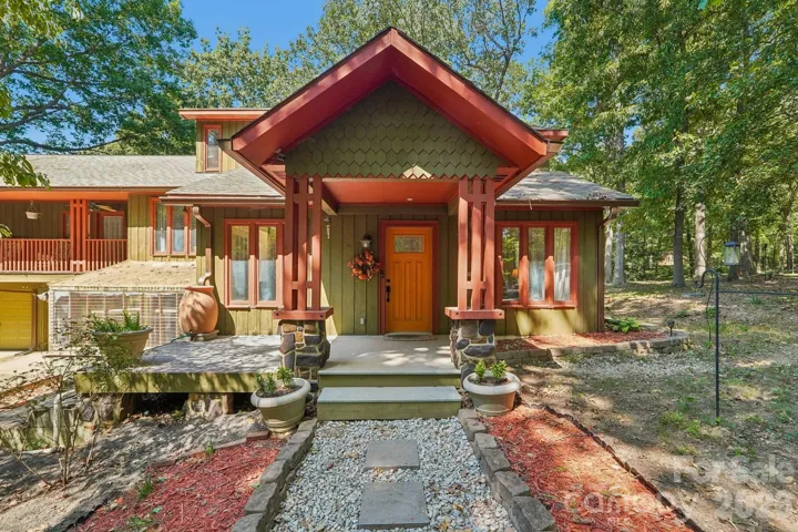 Welcome to 2701 Cedar Trail Lane!