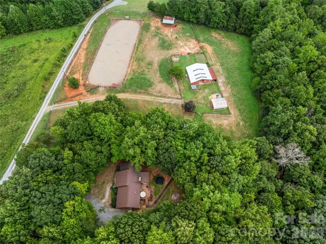 106 Palomino Trail is ready for your horses!