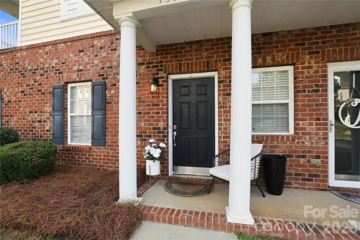 Welcome home to 15329 Jade St.