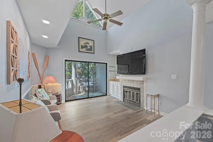 Great room with vaulted ceiling overlooking Lake Norman