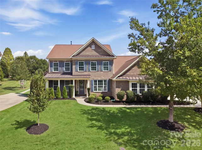 Welcome Home to 911 Oleander Ln