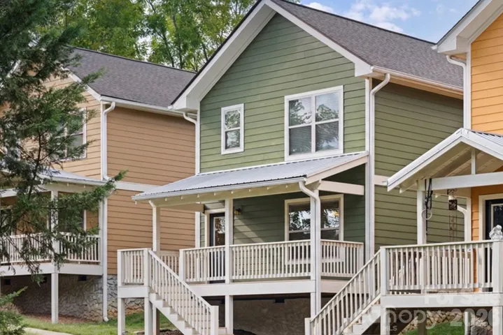 Convenient Cottage Community