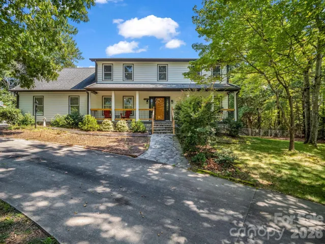 215 Hillcrest Dr