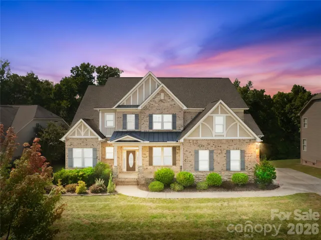 Beautiful all brick home in the golf community of Skybrook