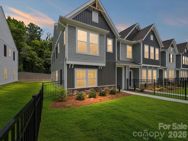 End Unit - Exterior Photo