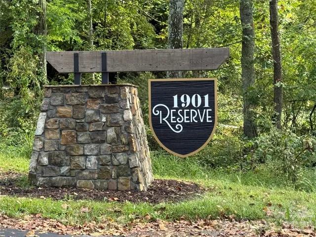 Lovely neighborhood between Hendersonville and Brevard