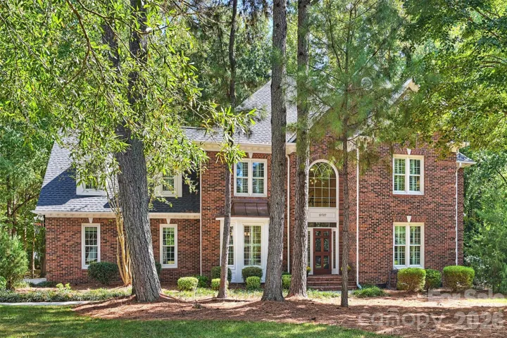 Full brick home on quiet cul de sac lot