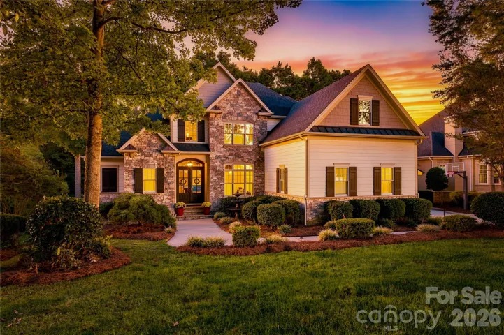 The twilight view is pretty acurate on this Metcalf home.