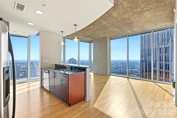 Expansive skyline and long-range horizon view