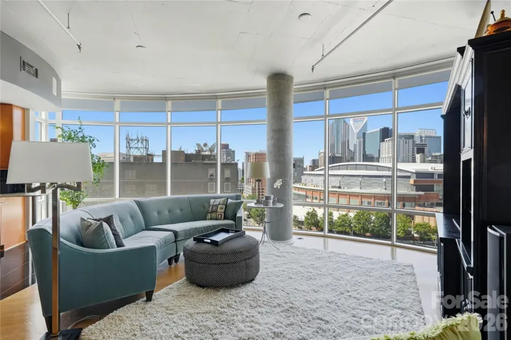 Stunning Uptown Views!