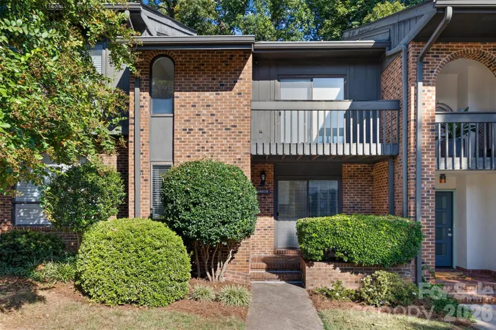 Full brick condo, 2 Bedroom and 2.5 Bathrooms.