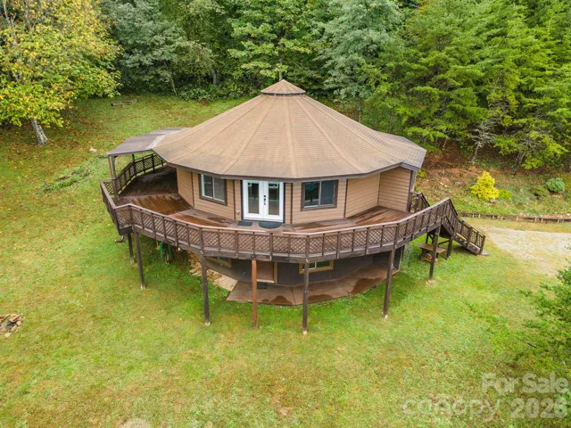 Distinctive Deltec mountain home
