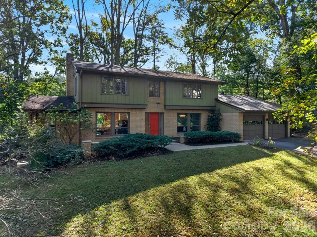Welcome to 14 Willow Road in North Asheville