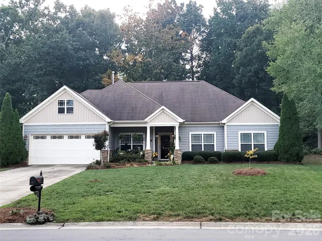 Beautiful Home with 2 Car Garage