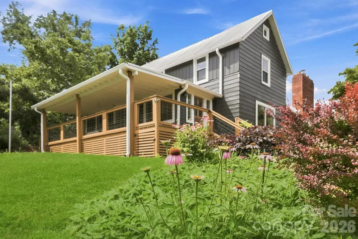 Fully updated 1890 Farmhouse