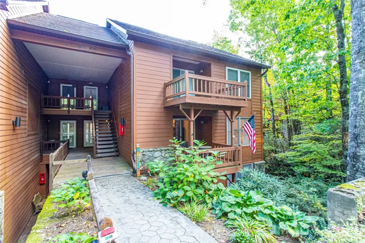 Welcome to 73 Toxaway Views Dr Unit 304!
