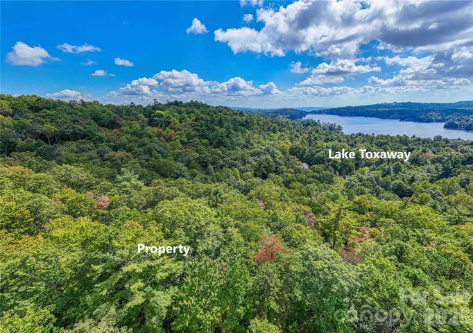 Lot is located in Lake Estates off Hawk Mtn.