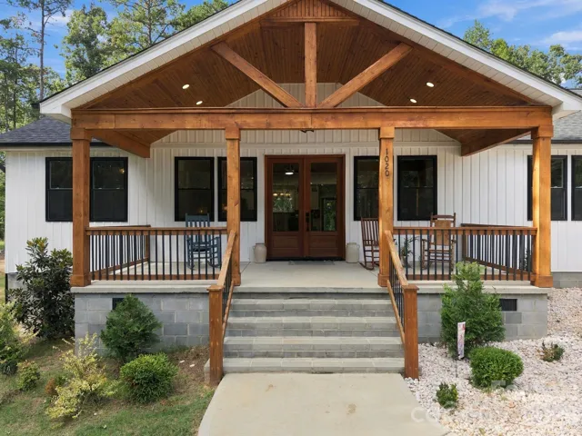 Welcome to 1020 Rock Pond Ln!