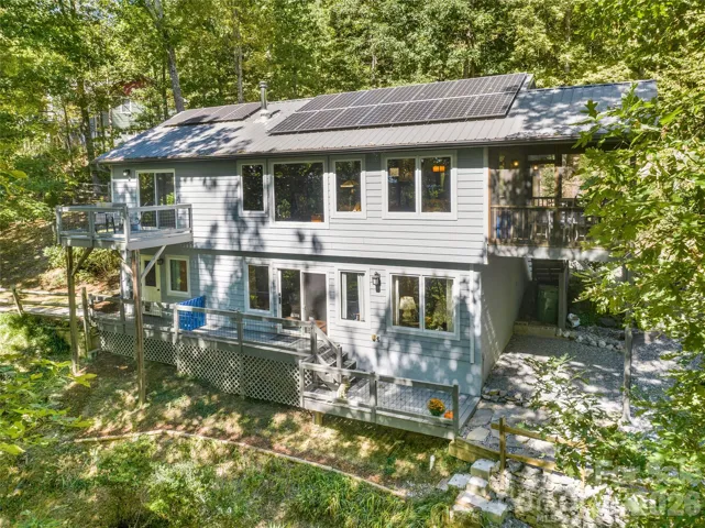 Lots of windows to take advantage of the year round views including fall colors and long range mountain views.