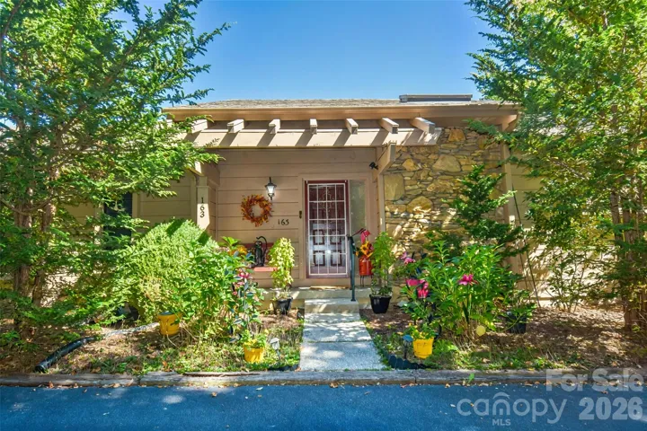 Welcome to 163 Country Ridge!