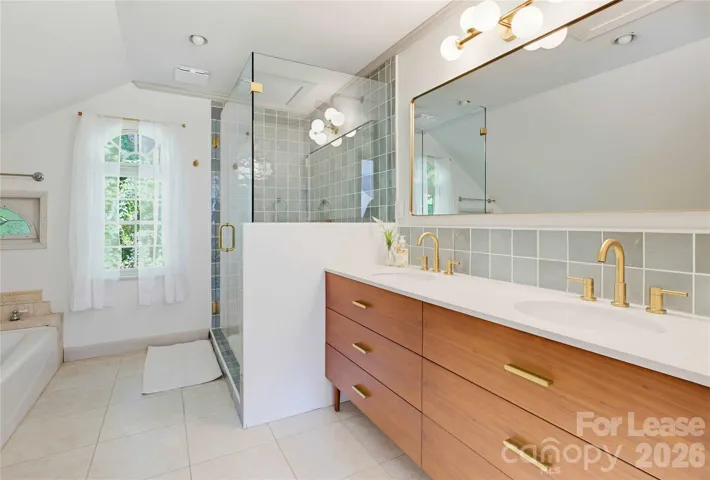 Beautifully updated full bath.