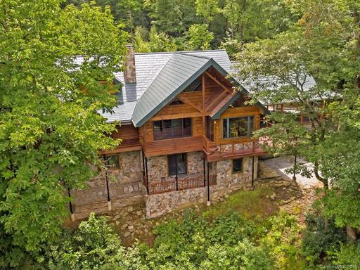 A True North Log Home
