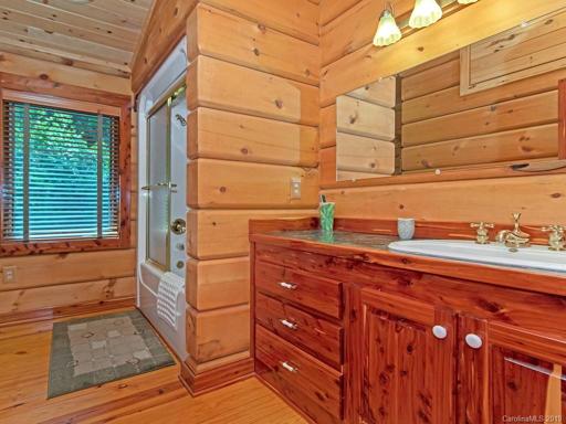 Second level Hall Bath