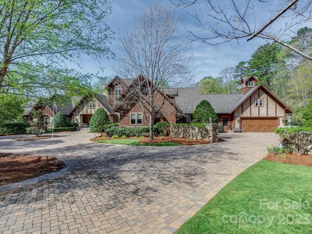 Cobblestone Circular Drive