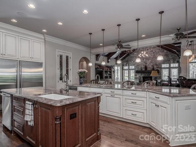 Gourmet Kitchen-2 islands