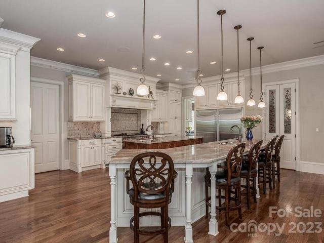 Gourmet Kitchen-2 islands