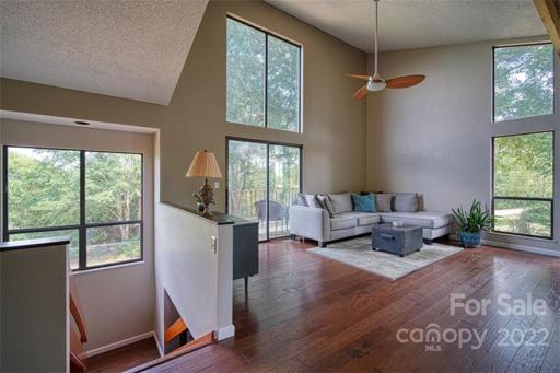 Foyer / Entry Way