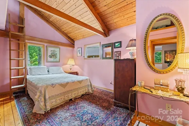 Bedroom (2) in main house