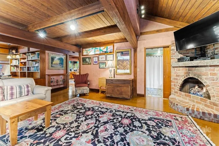 Living room (1) in main house