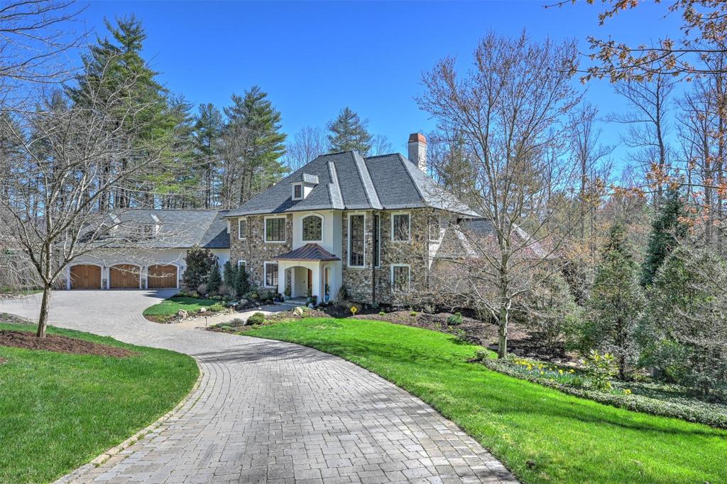 Beautiful private drive