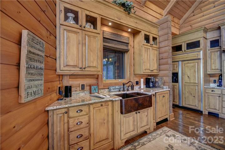 Beautiful farmhouse sink and cabinet front dishwasher
