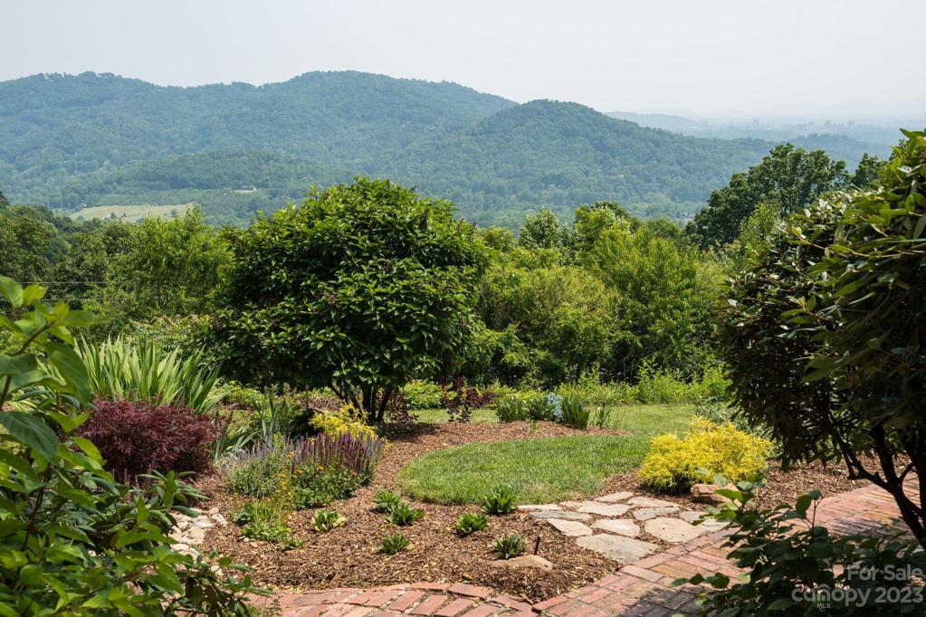 Lush gardens overlooking the Beaverdam Valley