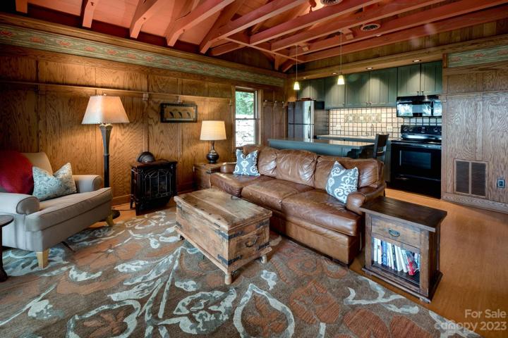 Cottage living room and kitchen with stunning Mtn views