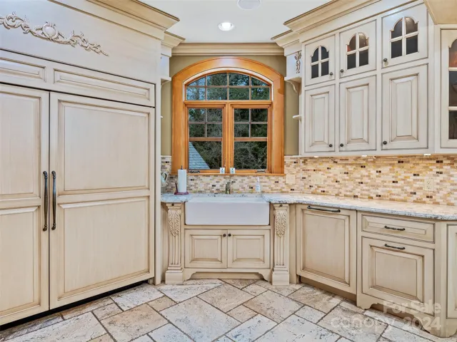 ...a Sub-Zero built-in side-by-side refrigerator, an apron front farmhouse porcelain sink, two (2!) dishwasher drawers...