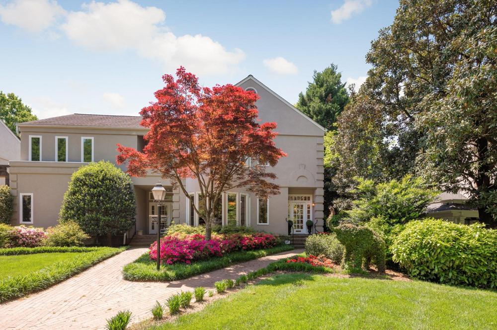 There are two units in this building.