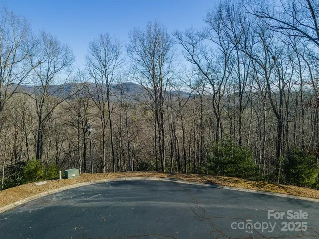 Great cul-de-sac lot with views