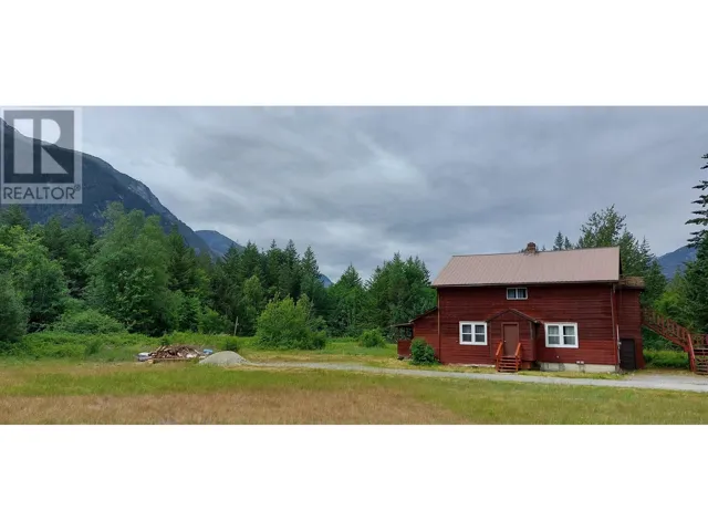 2335 MACKENZIE 20 HIGHWAY