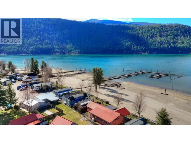 C8 - 4596 HIGHWAY 3A, Nelson, British Columbia V1L6N3